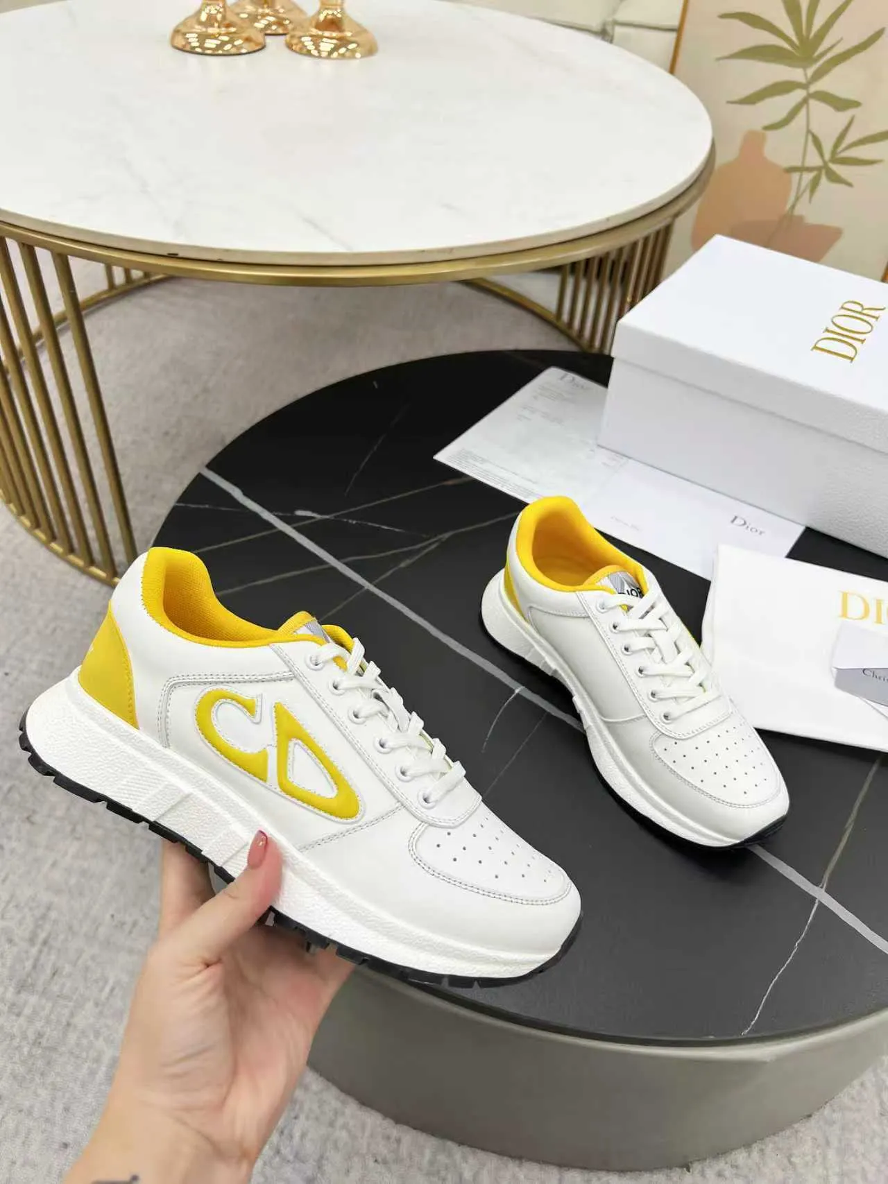 [Dior Dior] P: 640💰Couple model Size: Female: 35-40 (41 customized), male 39-44. (45 customized) 2025 Dior Dior autumn and winter new products🌹Fashion and trends coexist. Imported cowhide is customized one to one. Fabric; cowhide. Lining: Breathable mesh. Outsole: TPU.